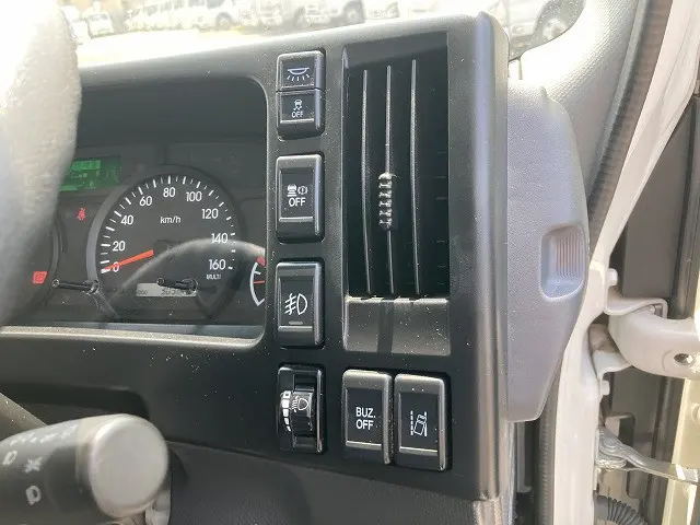 いすゞ エルフ 2RG-NPR88AN(2WD)の写真34