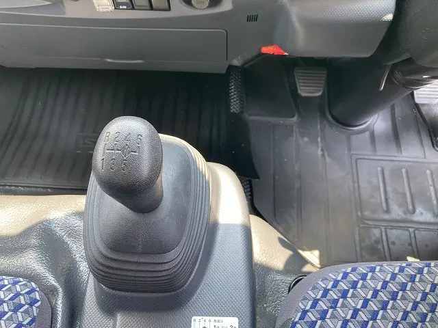 いすゞ エルフ 2RG-NPR88AN(2WD)の写真40