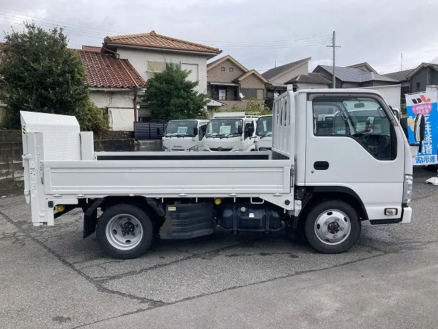 いすゞ エルフ TKG-NKS85A(4WD)の写真5
