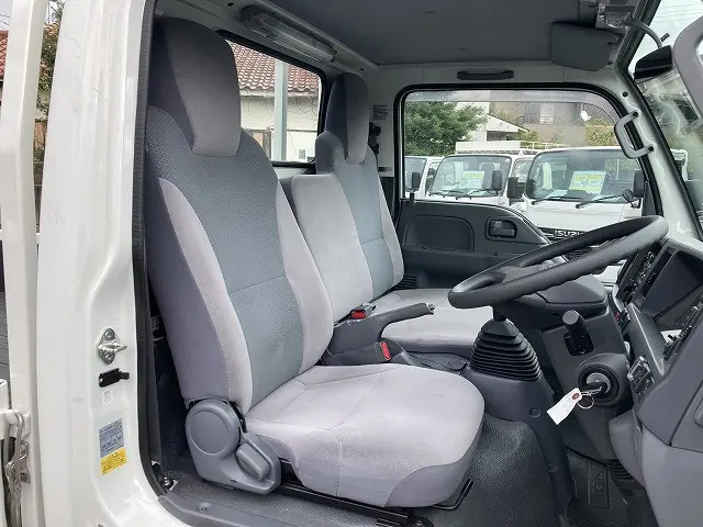 いすゞ エルフ TKG-NKS85A(4WD)の写真32