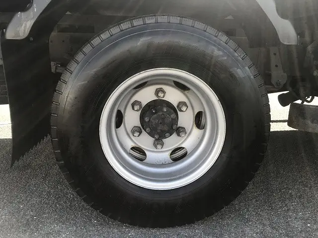 いすゞ エルフ 2RG-NPR88YN(2WD)の写真32