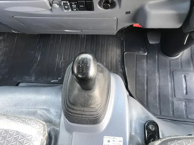 いすゞ エルフ 2RG-NPR88YN(2WD)の写真42