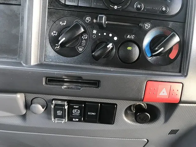 いすゞ エルフ 2RG-NPR88YN(2WD)の写真44