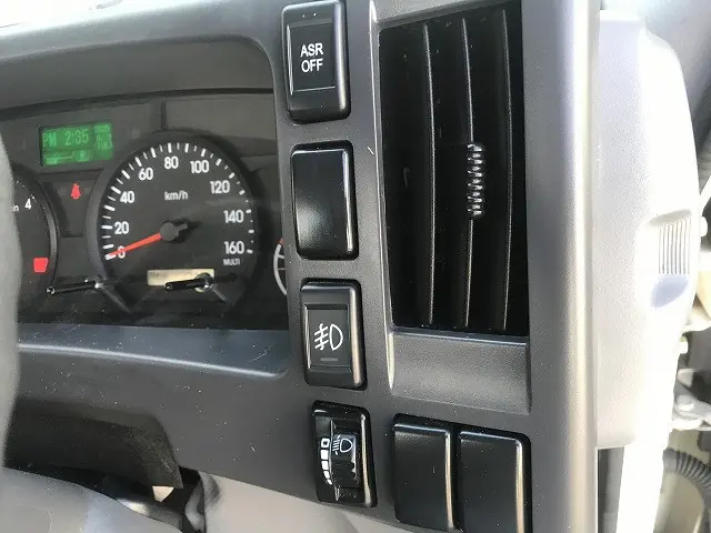 いすゞ エルフ 2RG-NPR88YN(2WD)の写真46