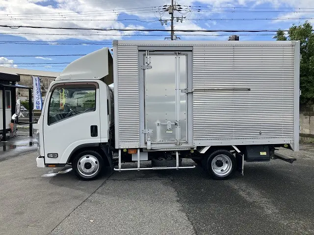 いすゞ エルフ TRG-NLR85AN(2WD)の写真4