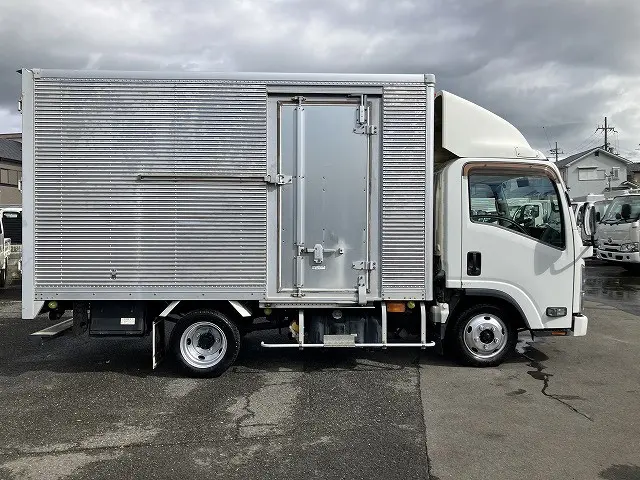 いすゞ エルフ TRG-NLR85AN(2WD)の写真5