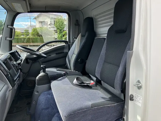 いすゞ エルフ TRG-NLR85AN(2WD)の写真39