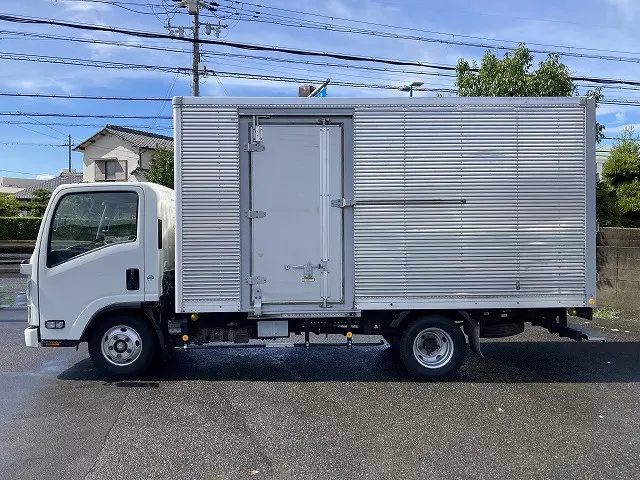 いすゞ エルフ TRG-NMR85AN(2WD)の写真4