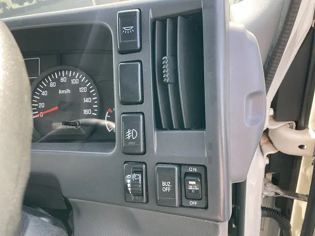 いすゞ エルフ TRG-NMR85AN(2WD)の写真32