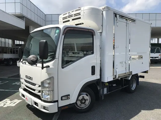 いすゞ エルフ TPG-NLR85AN(2WD)の写真1