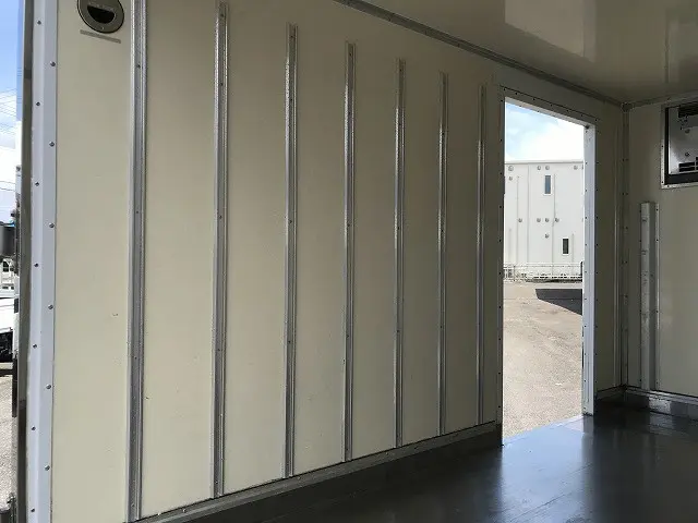 いすゞ エルフ TPG-NLR85AN(2WD)の写真19