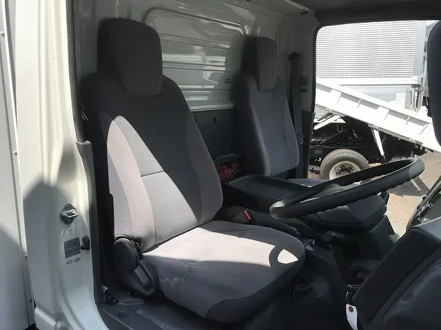 いすゞ エルフ TPG-NLR85AN(2WD)の写真33