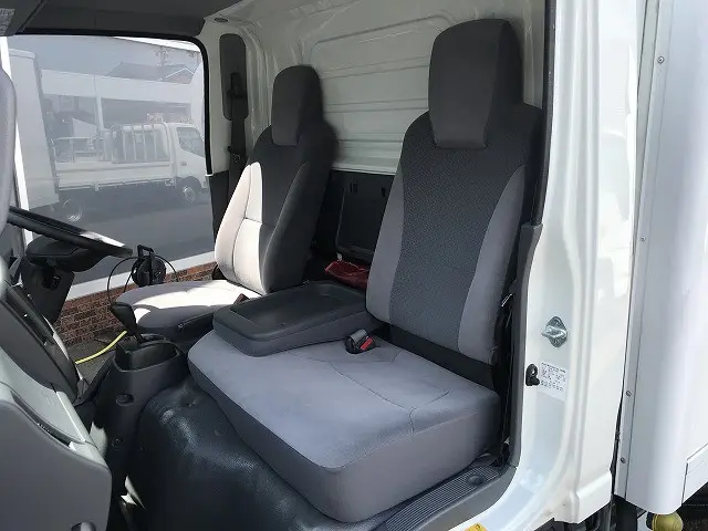 いすゞ エルフ TPG-NLR85AN(2WD)の写真34