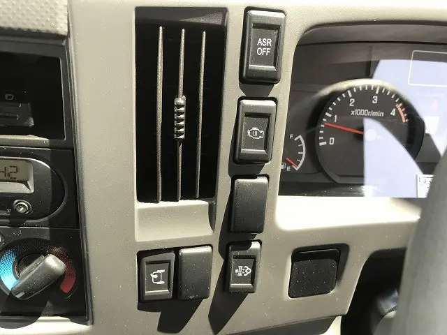 いすゞ エルフ TPG-NLR85AN(2WD)の写真38