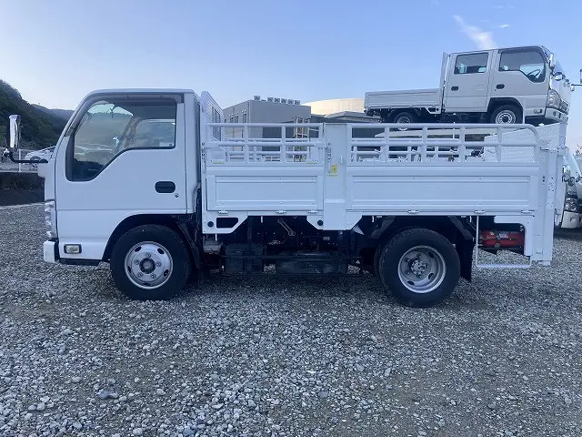 いすゞ エルフ TRG-NKR85A(2WD)の写真4