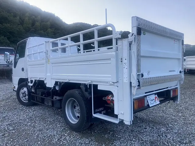 いすゞ エルフ TRG-NKR85A(2WD)の写真6