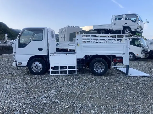 いすゞ エルフ TRG-NKR85A(2WD)の写真11