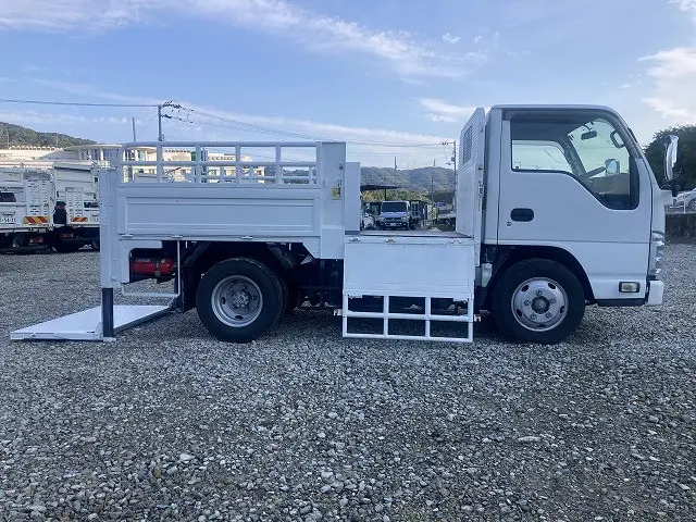 いすゞ エルフ TRG-NKR85A(2WD)の写真12