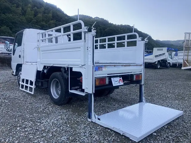 いすゞ エルフ TRG-NKR85A(2WD)の写真13