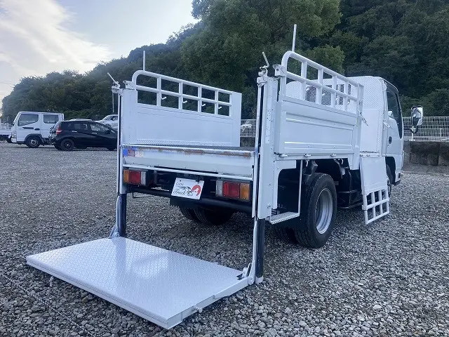 いすゞ エルフ TRG-NKR85A(2WD)の写真15