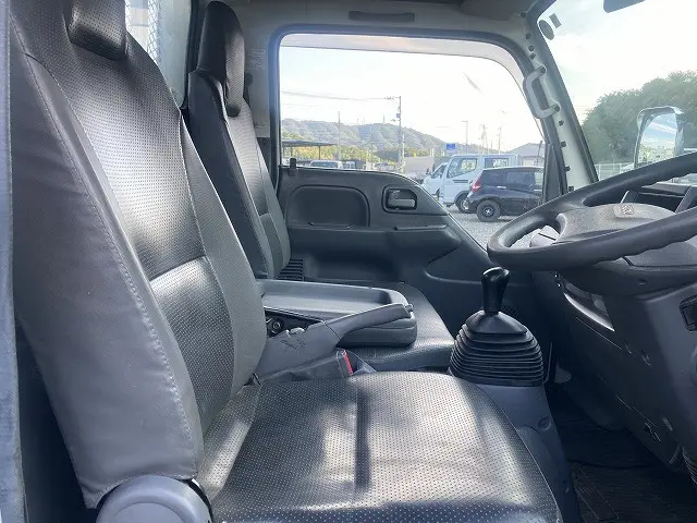 いすゞ エルフ TRG-NKR85A(2WD)の写真23