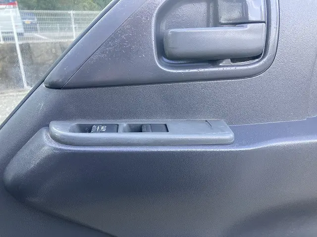 いすゞ エルフ TRG-NKR85A(2WD)の写真31