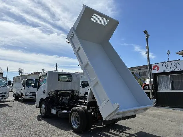いすゞ エルフ 2RG-NKR88AT(2WD)の写真8