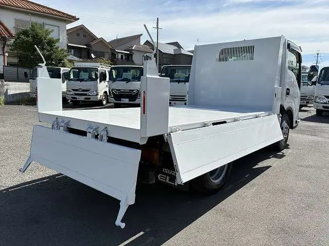 いすゞ エルフ 2RG-NKR88AT(2WD)の写真20