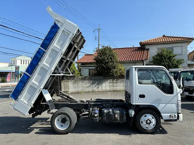 いすゞ エルフ 2RG-NKR88AD(2WD)の写真5