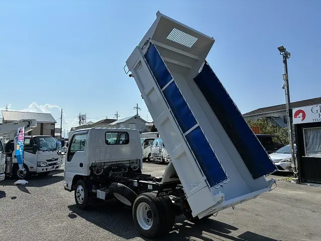 いすゞ エルフ 2RG-NKR88AD(2WD)の写真6