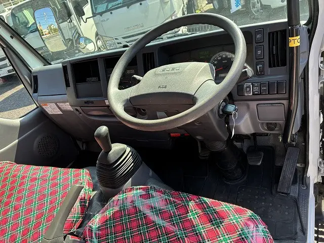 いすゞ エルフ 2RG-NKR88AD(2WD)の写真35