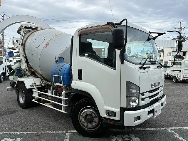 いすゞ フォワード LKG-FTR90S2(2WD)の写真3