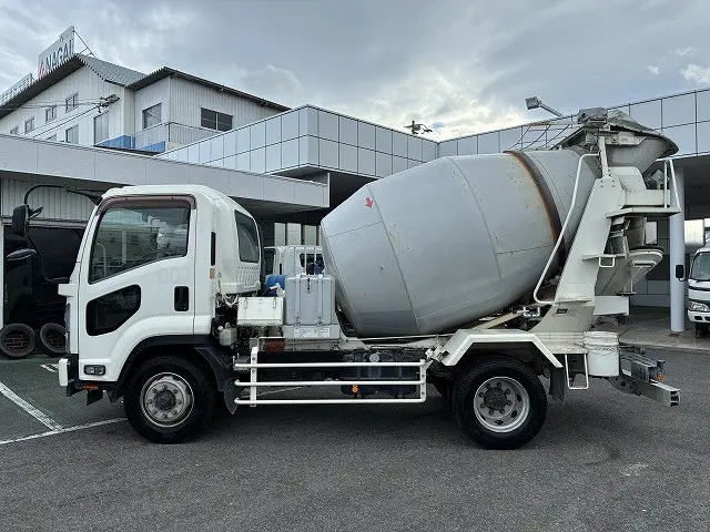 いすゞ フォワード LKG-FTR90S2(2WD)の写真4