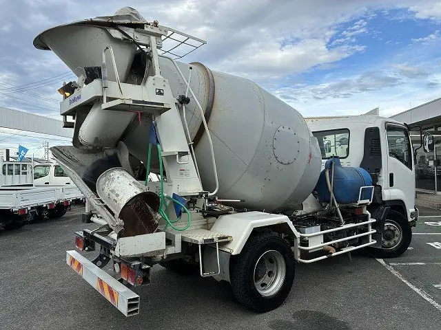 いすゞ フォワード LKG-FTR90S2(2WD)の写真8