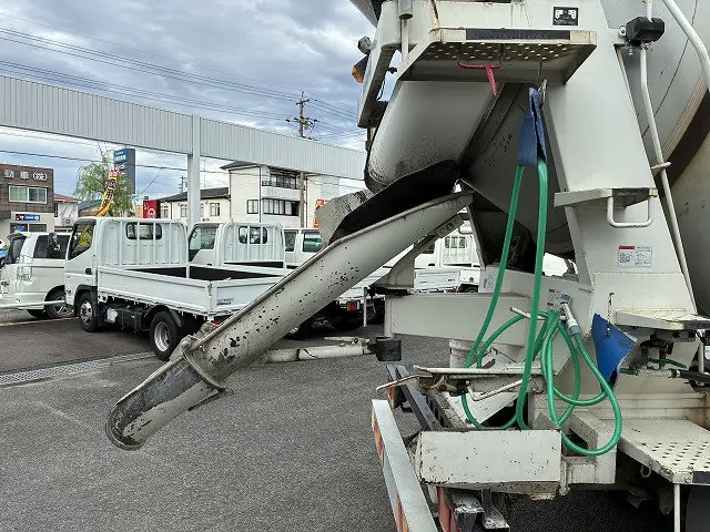 いすゞ フォワード LKG-FTR90S2(2WD)の写真10