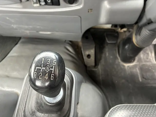 いすゞ フォワード LKG-FTR90S2(2WD)の写真42