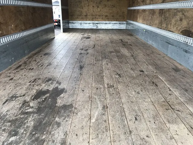 いすゞ フォワード 2PG-FRR90S2(2WD)の写真16