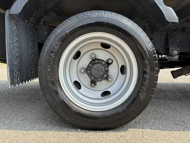 いすゞ エルフ TRG-NMR85R(2WD)の写真30