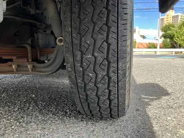 いすゞ エルフ KR-NHR69(2WD)の写真24