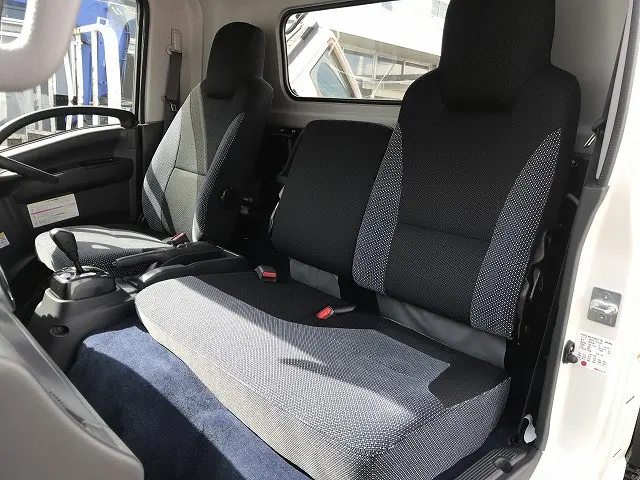 いすゞ エルフ 2RG-NPR88AN(2WD)の写真28