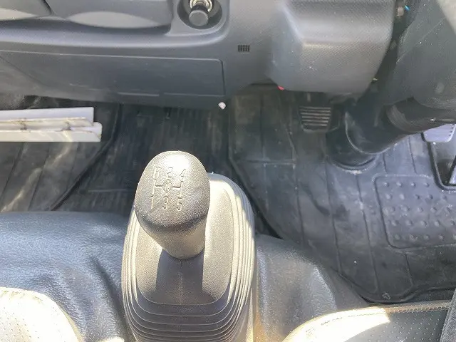 いすゞ エルフ 2RG-NJR88AD(2WD)の写真43