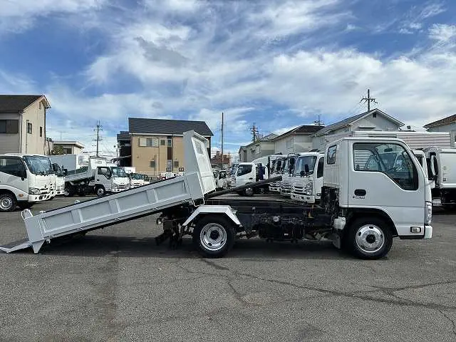 いすゞ エルフ TPG-NKR85AN(2WD)の写真4