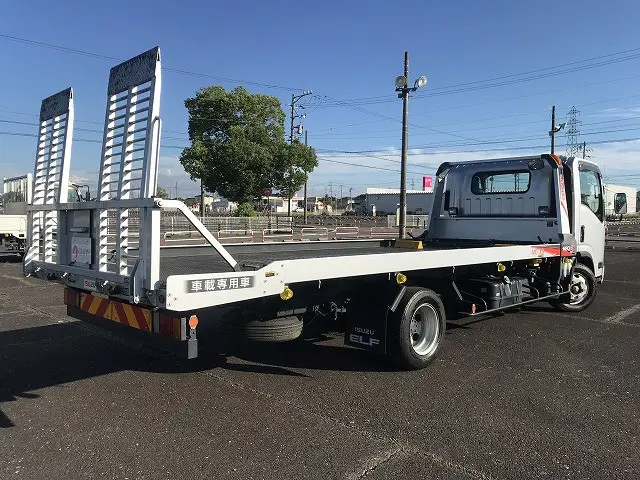 いすゞ エルフ TRG-NPR85AN(2WD)の写真6