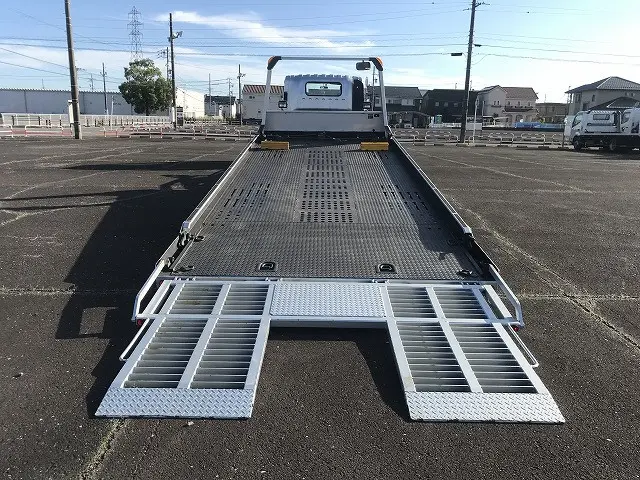 いすゞ エルフ TRG-NPR85AN(2WD)の写真12