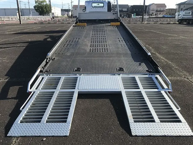 いすゞ エルフ TRG-NPR85AN(2WD)の写真16