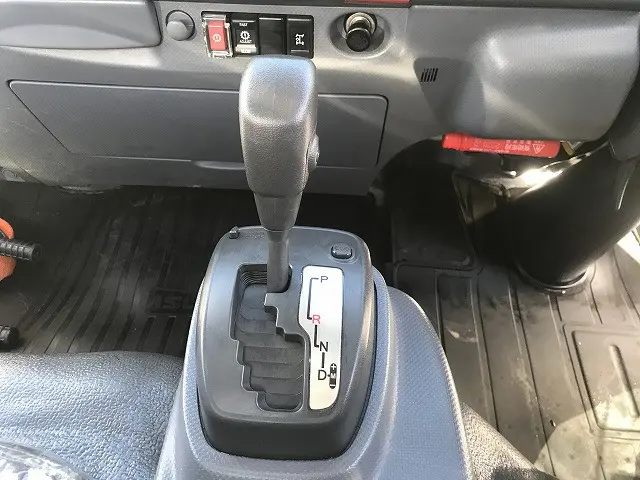 いすゞ エルフ TRG-NPR85AN(2WD)の写真40