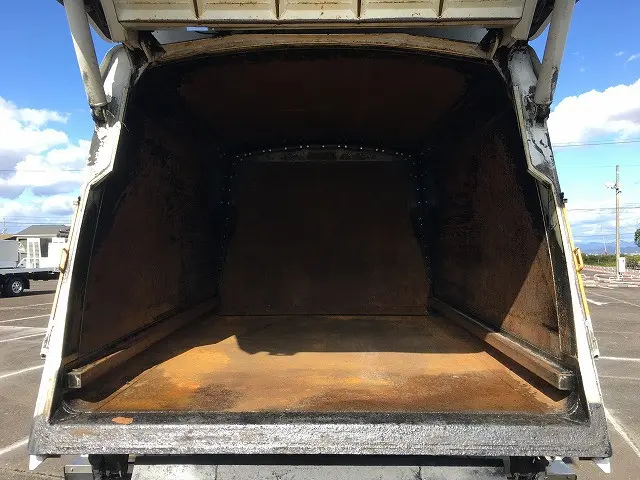 いすゞ フォワード LKG-FTR90S2(2WD)の写真17