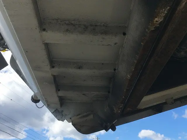 いすゞ フォワード LKG-FTR90S2(2WD)の写真24