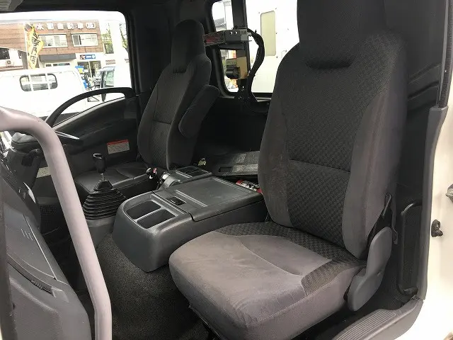 いすゞ フォワード LKG-FTR90S2(2WD)の写真40