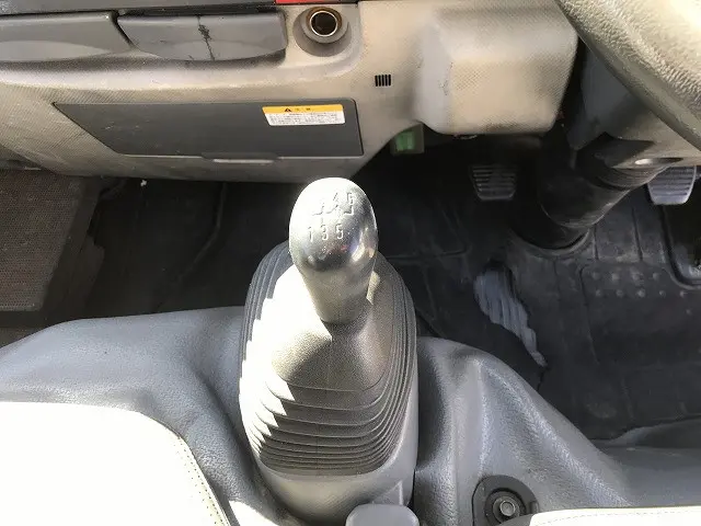 いすゞ エルフ BKG-NKR85AR(2WD)の写真37